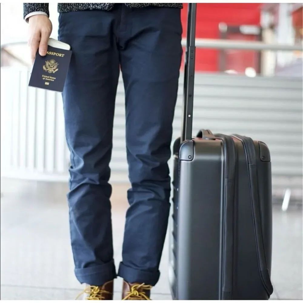 ✨Uniqlo Men’s Slim-Fit Chino Flat-Front Navy Sz 31x34 Pants✨